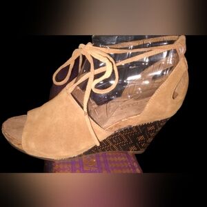 Aerosoles Brown Suede Sandals. size 10